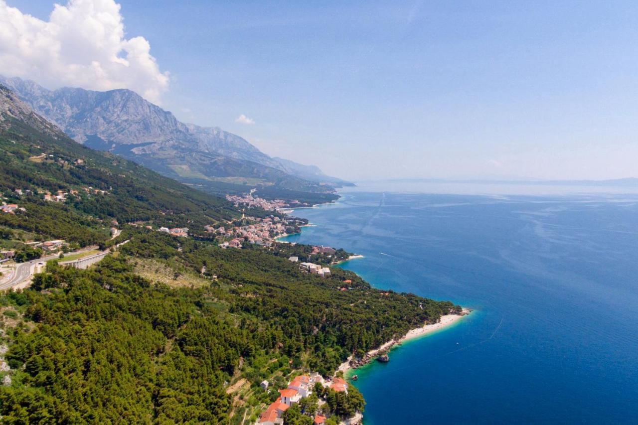 Apartments By The Sea Brela, Makarska - 18356 エクステリア 写真