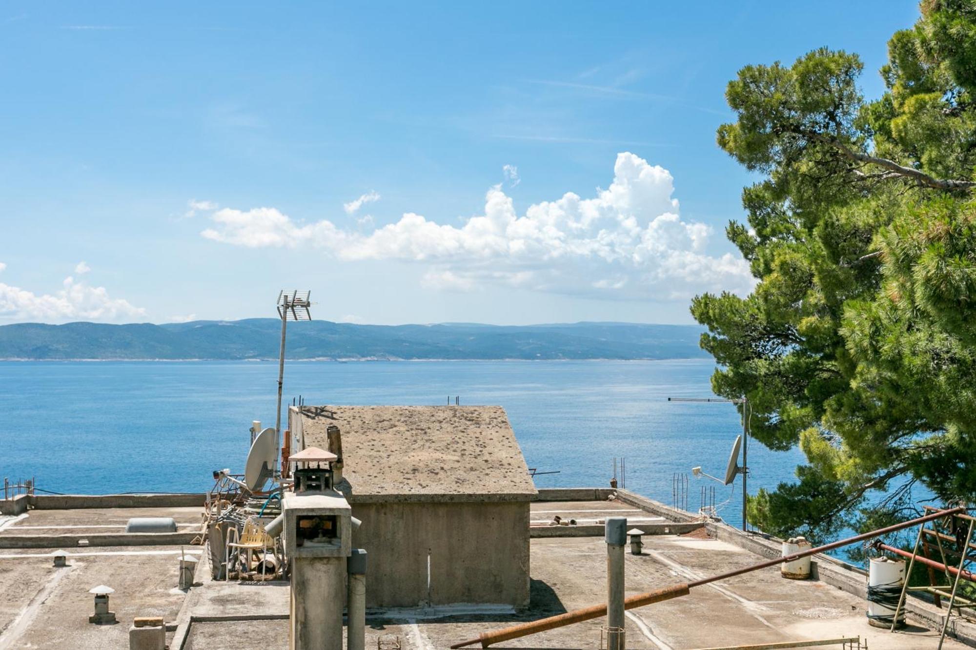 Apartments By The Sea Brela, Makarska - 18356 エクステリア 写真