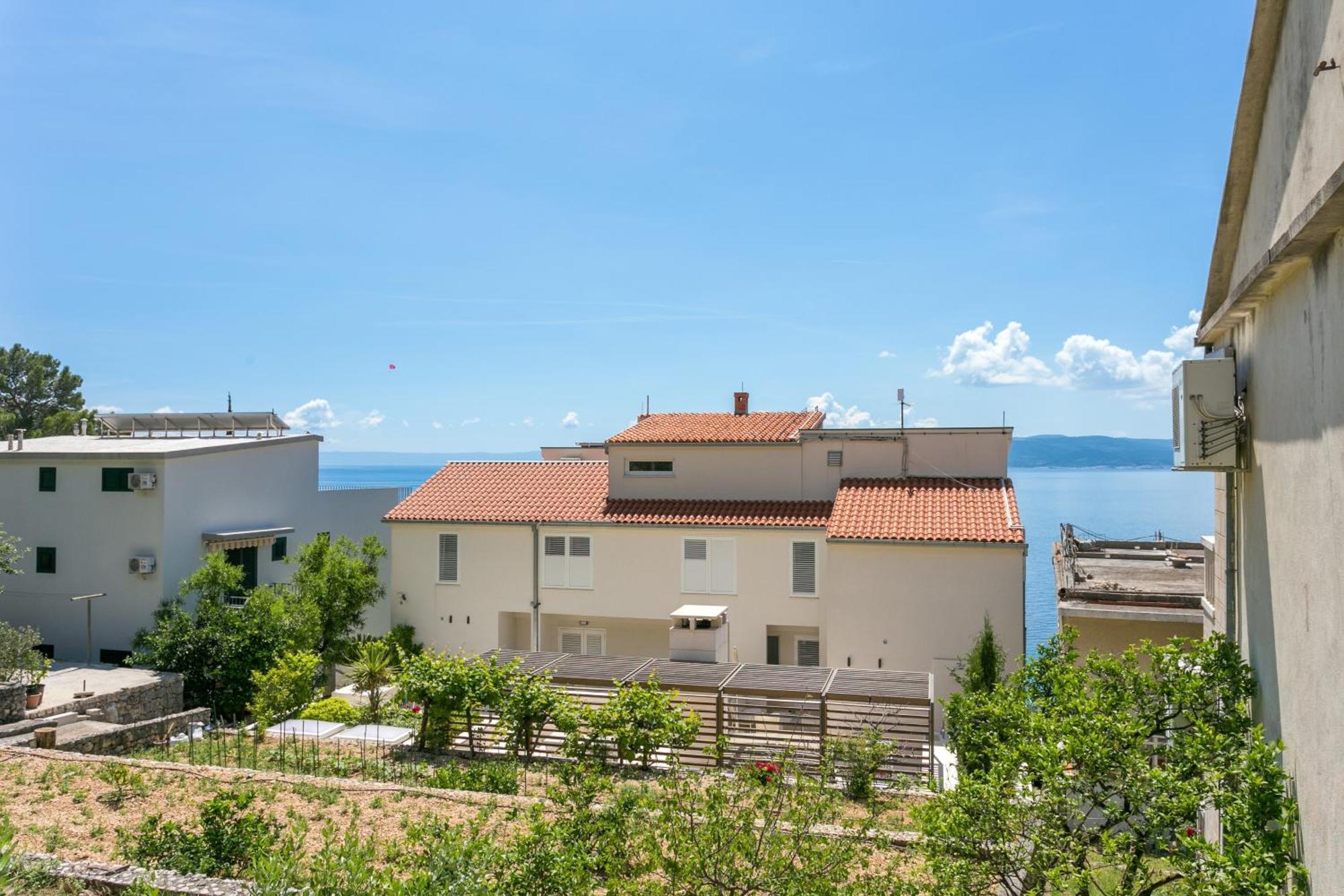Apartments By The Sea Brela, Makarska - 18356 エクステリア 写真